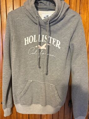 Hollister Men's Light Gray Crewneck Hoodie with White Logo
